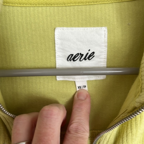 Aerie women’s cropped corduroy jacket. Size extra-small - Picture 2 of 4